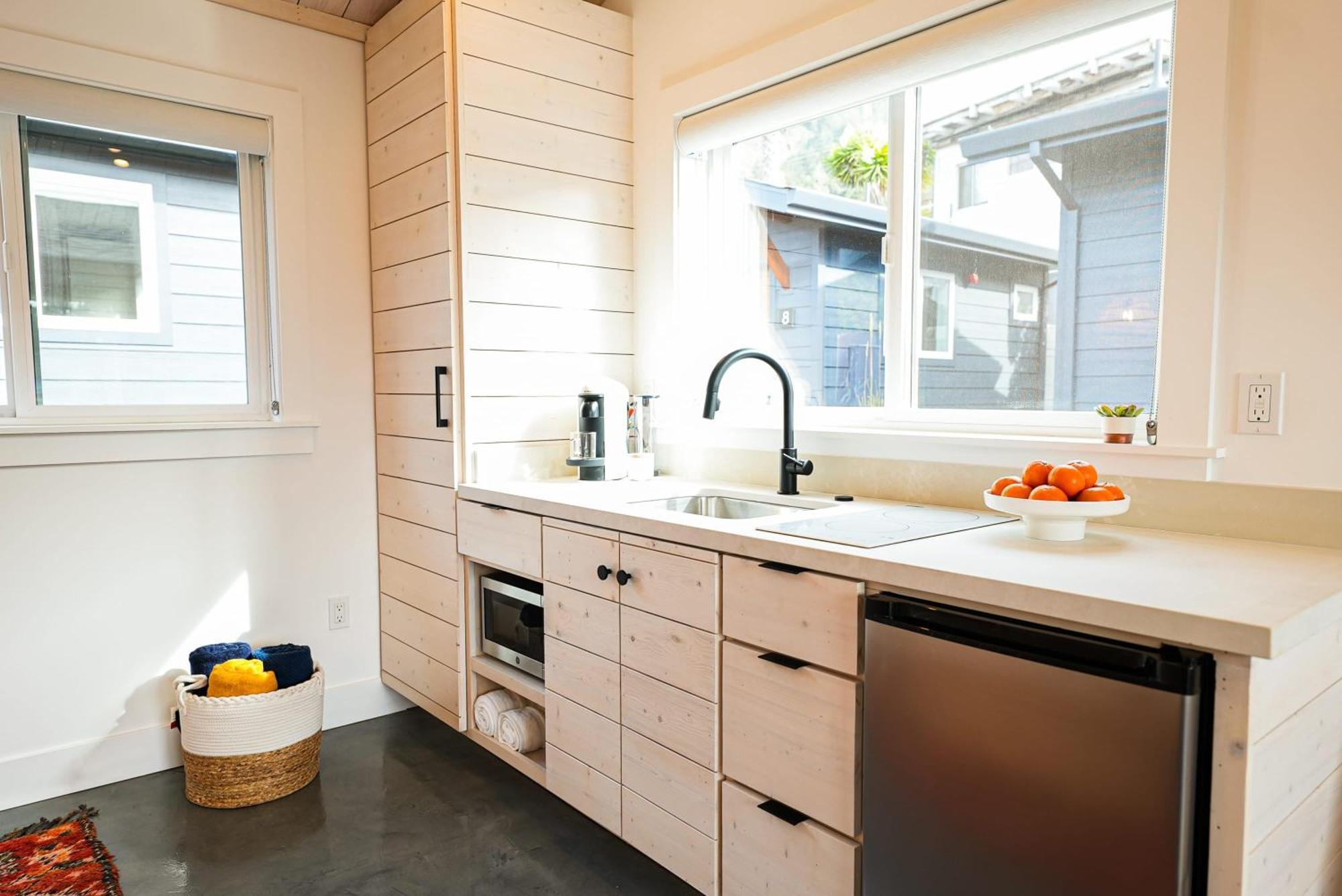 Fish Board Studio Includes King Bed With Kitchenette And Futon 스틴슨 비치 외부 사진